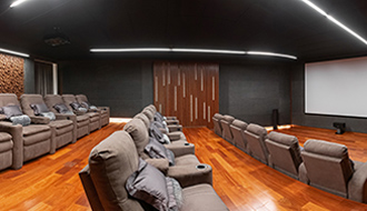 Linha Cinema Vista panorâmica de várias cadeiras